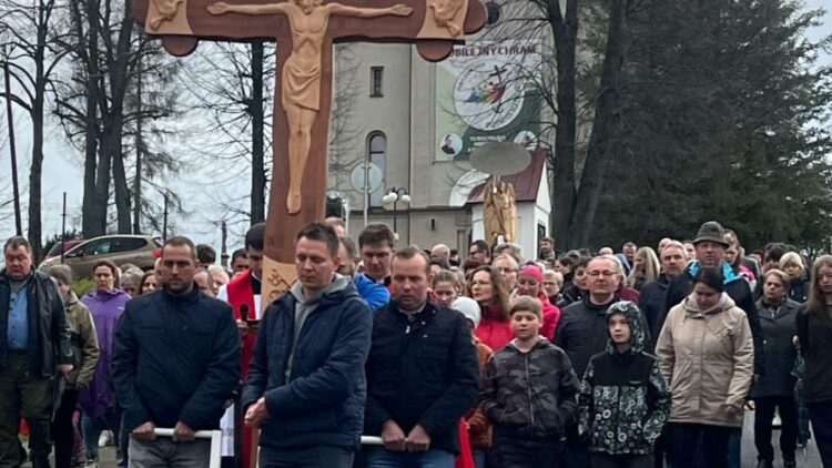 Krížová cesta dedinou 2025 – fotogaléria