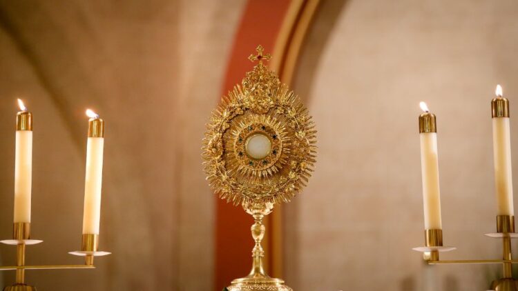 DEKANÁTNA EUCHARISTICKÁ PROCESIA